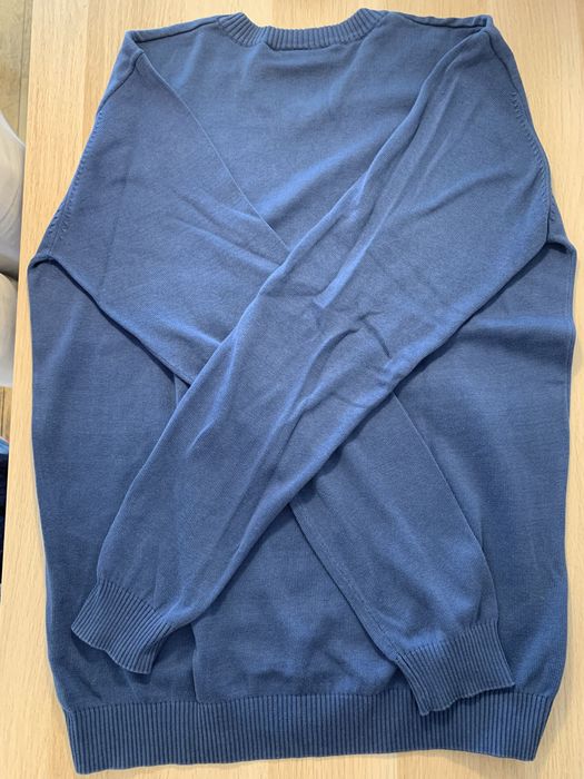 Homem camisola de malha da quebramar