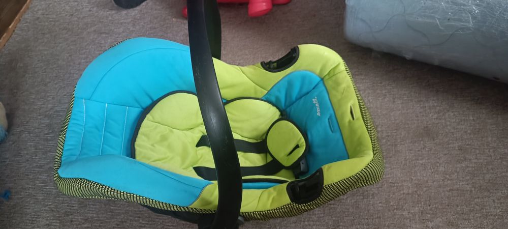 Автокрісло.      .