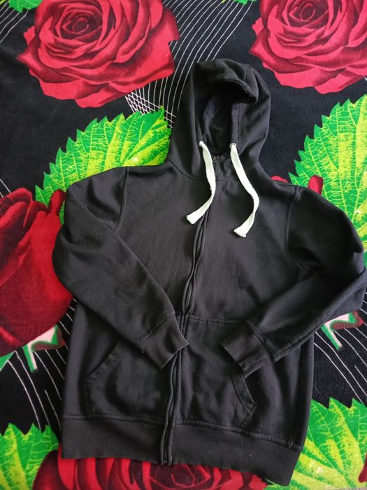 Одежда  б  50 грн шт/ в пакете 10 шт толстовок/кофт+ 1 шт в подарок