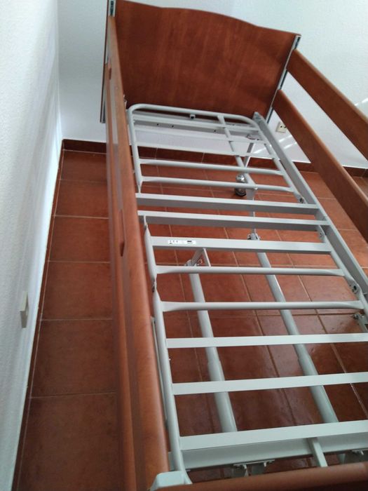 Cama Articulada Manual Invacare Sonata