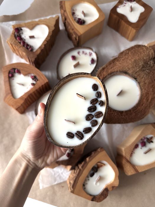 Свічки у половинці кокоса, свічки у цілому кокосі.