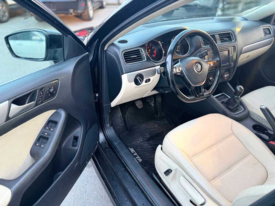 Volkswagen Jetta      2017