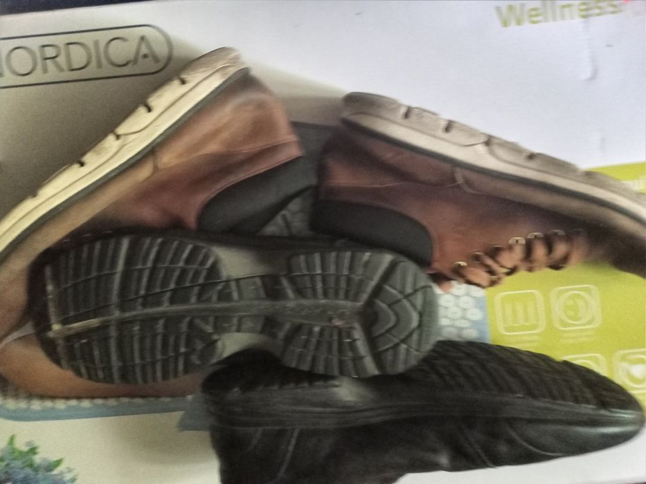 700 грн за обе пары.Комплект мужской обуви: Asics и Timberland, р. 48-49 (32 см)
​Оригинал!
