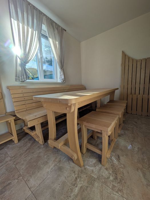 Дерев'яні меблі: стіл, лавка, табурети. Дачні меблі