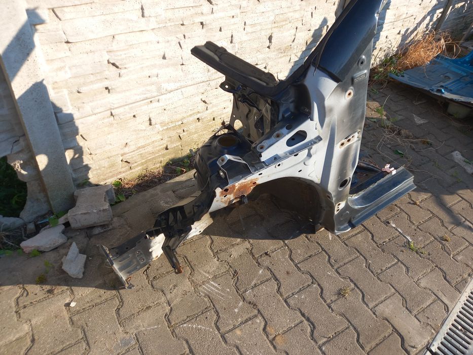 Toyota yaris III cwiartka podłużnica lewa przód przednia