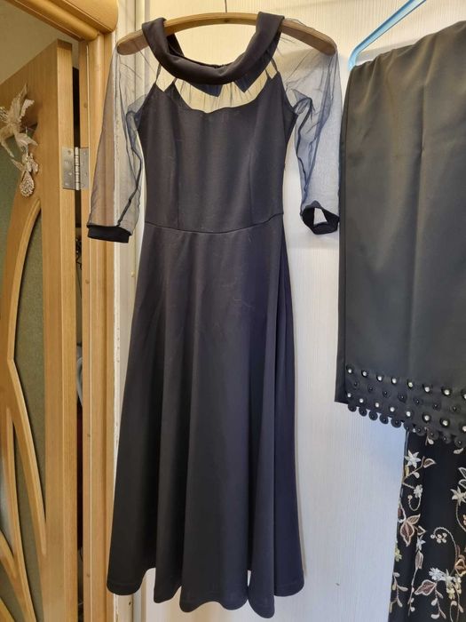 Набір жіночої одежі на розмір S (плаття, блузи) - 7 штук