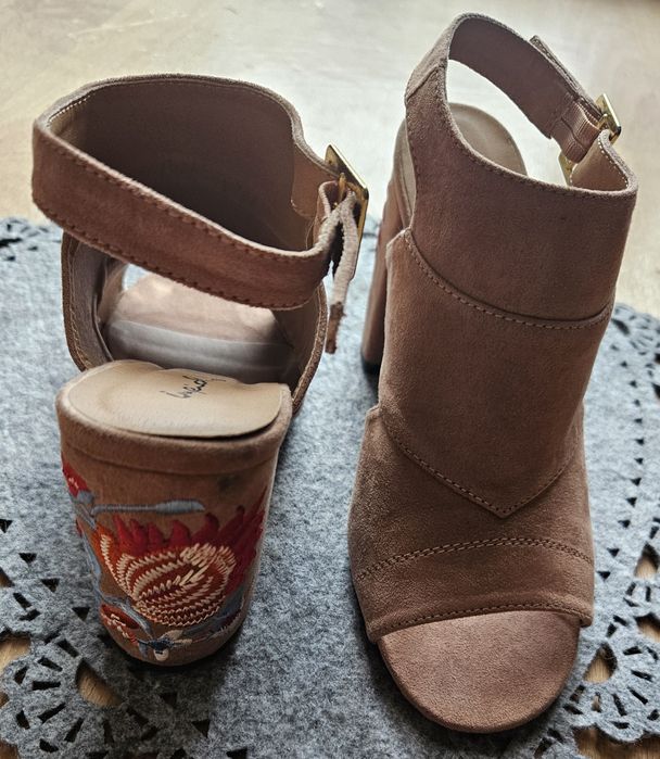 Buty z Kwiatem 36