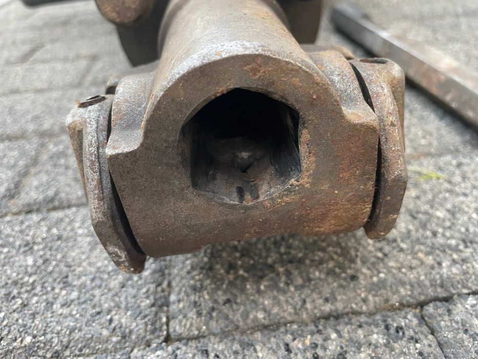 Młot udarowy wyburzeniowy Bosch GSH 27 VC HEX 28 62J 2000W
