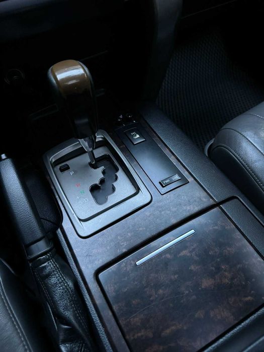 Toyota Land Cruiser 200