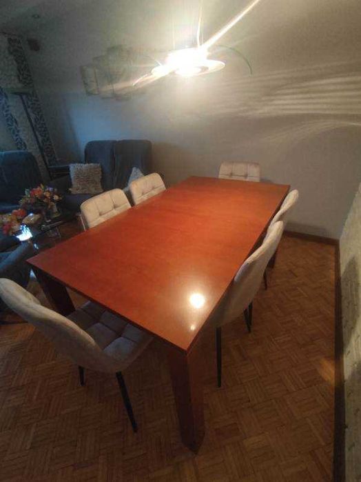 Prostokątny stół rozkładany do jadalni lub salonu