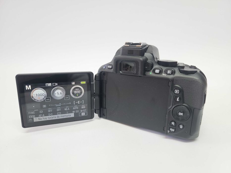 Câmara Nikon D5500 touch + lente 18-55