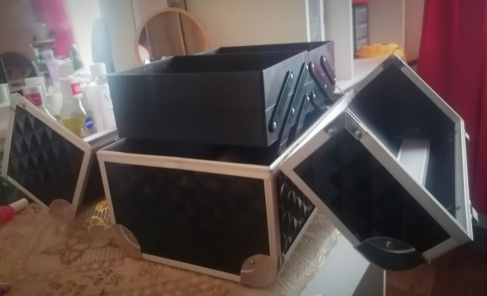 Продам Бьюти кейс, чемодан,