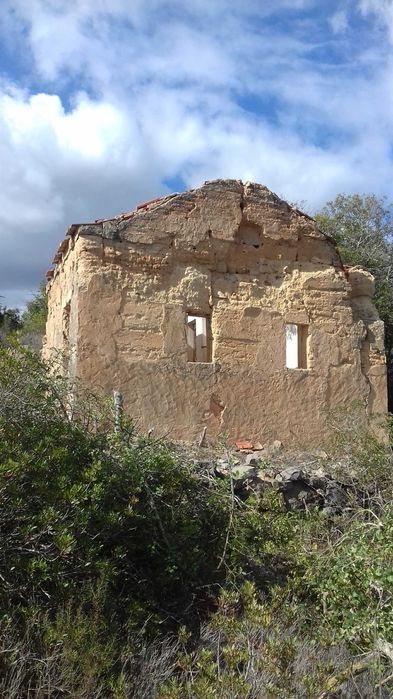 Terreno com construção rural