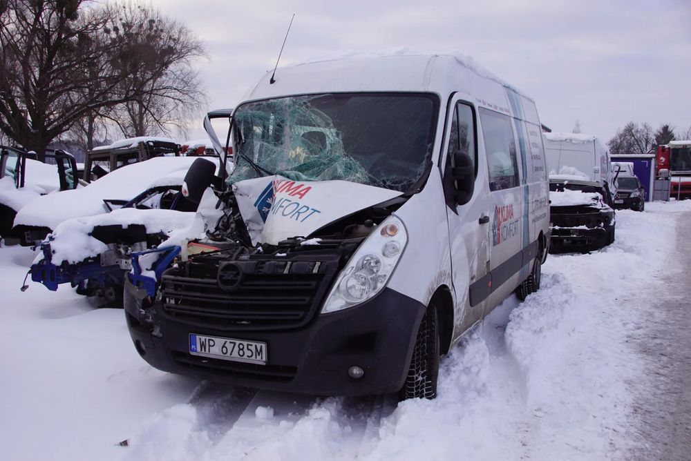 Auto na części - Opel Movano B II Lift L3H2 2.3 CDTI 131 KM M9T704 PF6018 GNY 2018R Silnik Skrzynia Drzwi Błotnik Zderzak Szyba Klamka Lusterko Lampa Deska Kokpit Sterownik Moduł Czujnik Licznik Panel Kierownica