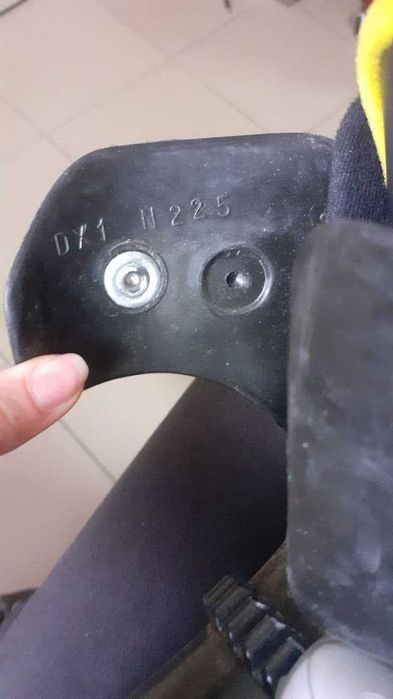 лыжные ботинки и палки