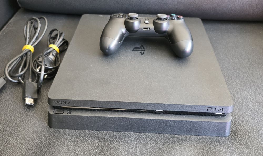PS4 Slim 1Tb Desbloqueada