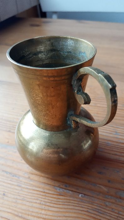 Dzbaneczek z uchem mosiężno-miedziany