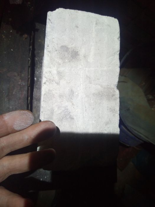 Cegły materiały ognioodporne ogniotrwałe wysokotemperaturowe