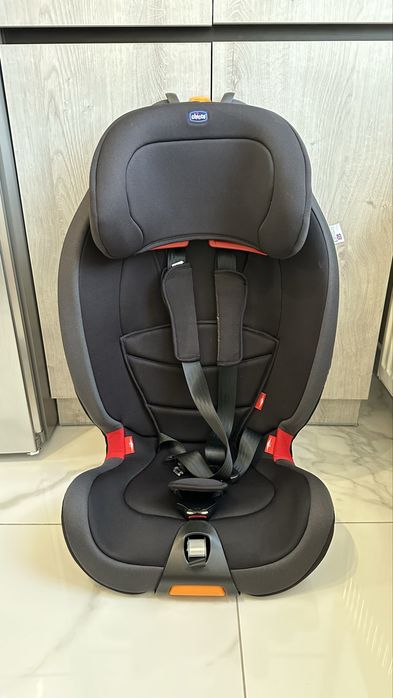 Дитяче автомобільне крісло Chicco Gro-up група 1/2/3