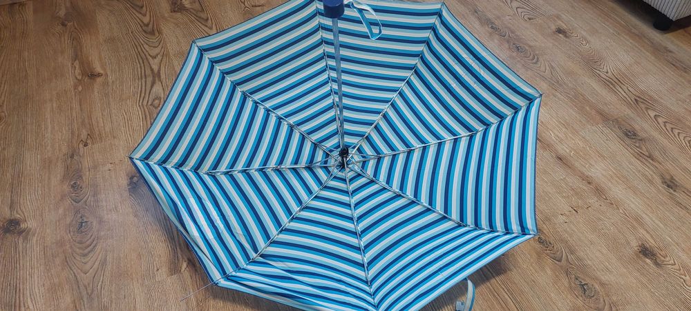 Parasol przeciwdeszczowy 3 sztuki - drobne uszkodzenia