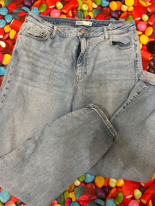 Джинсы супер в идеальном состоянии,широкие на размер 29