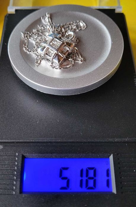 łańcuszek z zawieszką białe złoto z diamentami