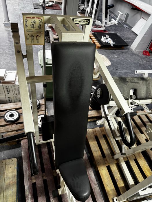 Máquina ginásio profissional Technogym Shoulder Press ombros
