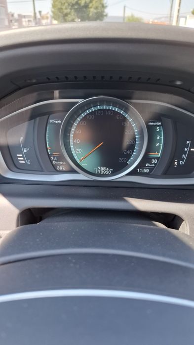 VOLVO  XC 60  D4