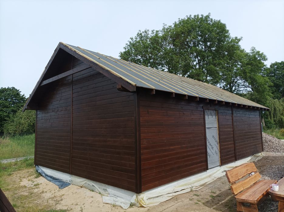 Garaż drewniany, wiata garażowa – solidność i styl w jednym!