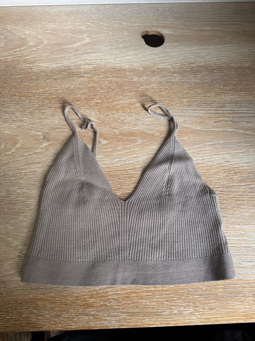 Krotki top H&M ma ramiaczka