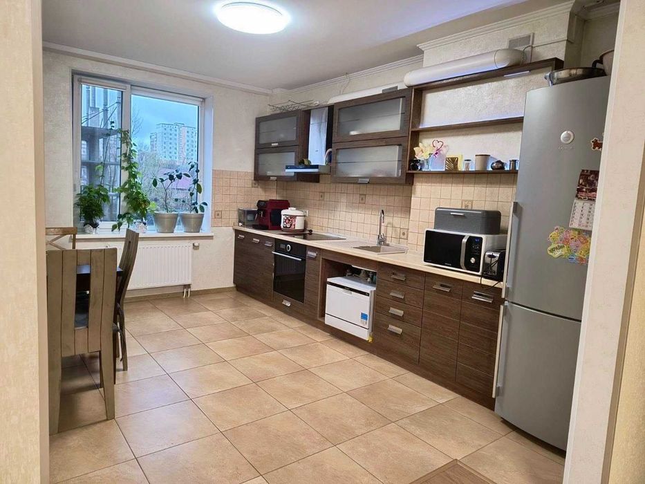 Продаж 3К з ремонтом  Обухів вул.Академічна 104 м2