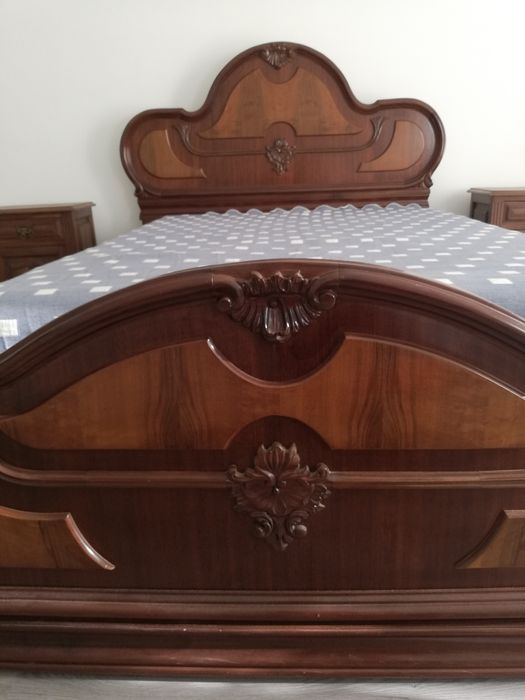 Cama casal de madeira - estilo antigo + colchão