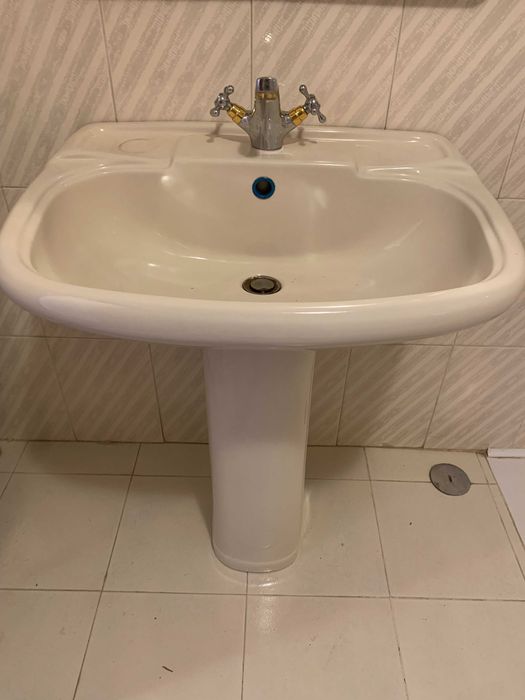 Conjunto WC completo (sanita + lavatório de pé + espelho com luz)