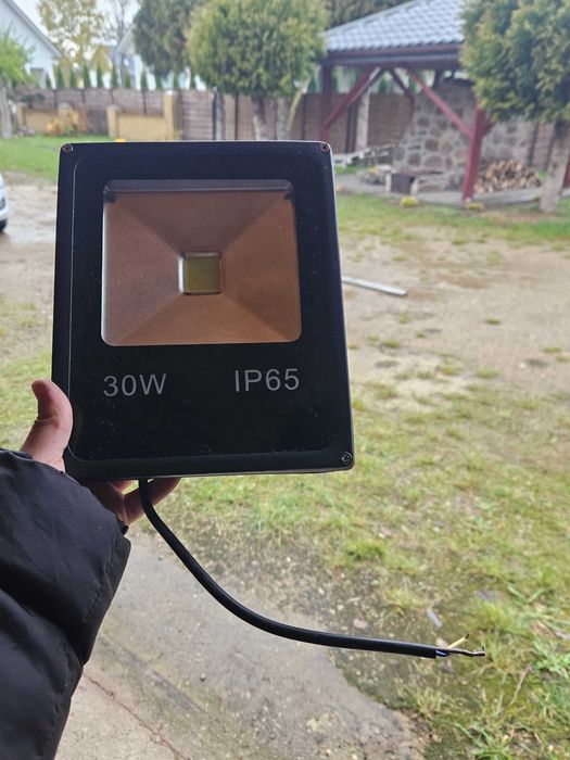 Lampy halogenowe LED zewnętrzne 30W i 200W