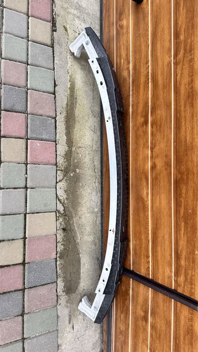 Підсилювач переднього бампера tesla model y з абсорбером