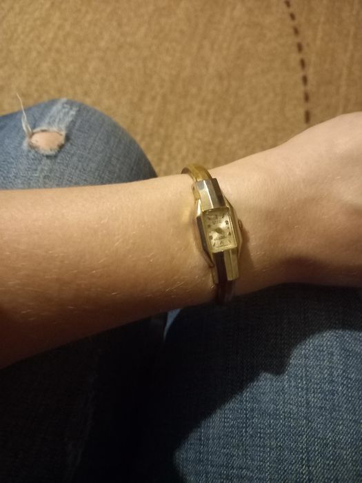 Zegarek   damski mechaniczny .