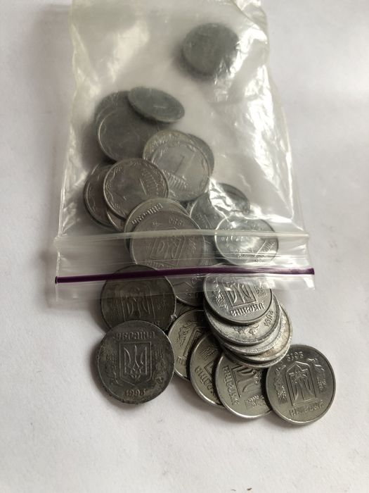 Різні монети різних країн