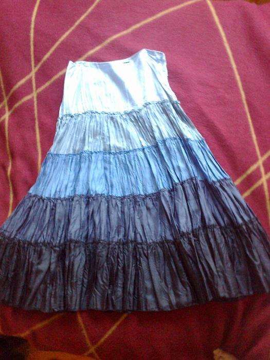 Saia comprida de cor azul