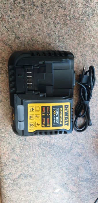 Dewalt ładowarka 4A .