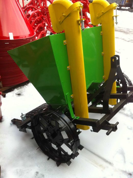 Картоплесаджалка з бункером добрива  1- 2-х рядна польська Bomet