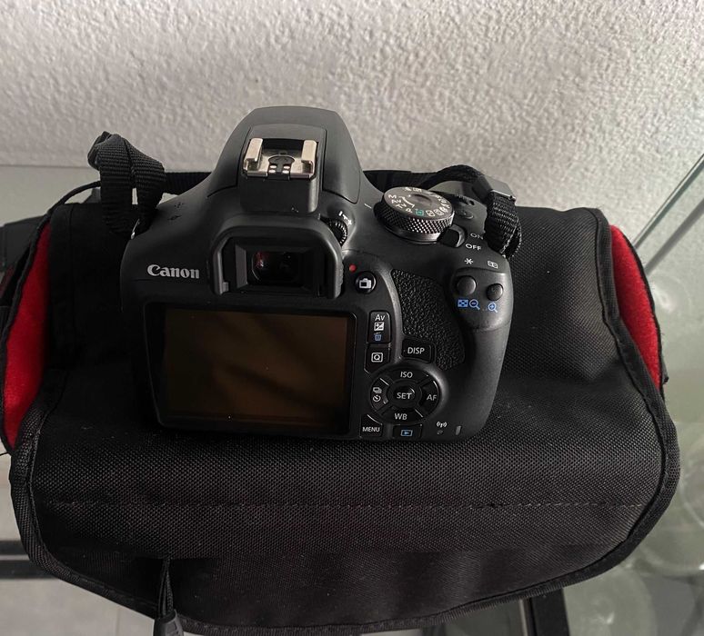 Camara Canon EOS 2000D