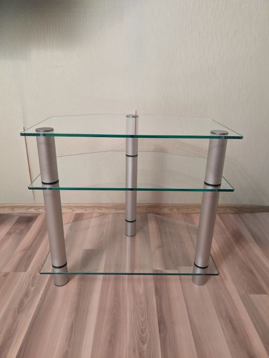 Продам стеклянную полку под телевизор