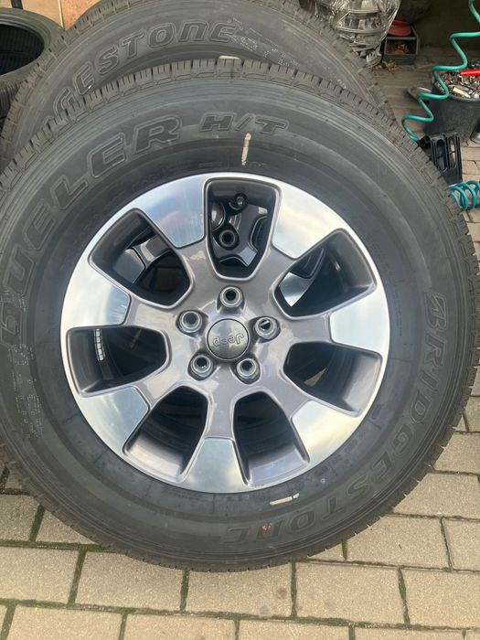 Koła JEEP 255/70r18 Bridgestone 5x127 demo