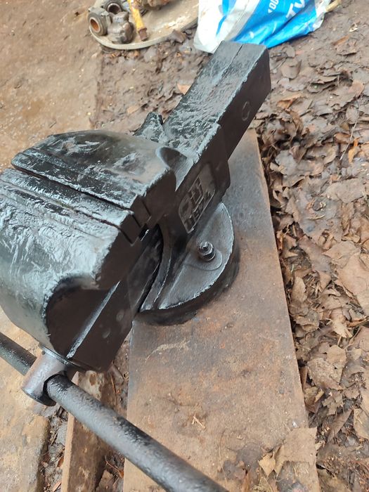 Тиски слесарные 140 мм