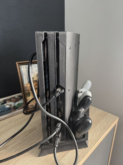 Продам Sony Playstation 4 pro 1tr