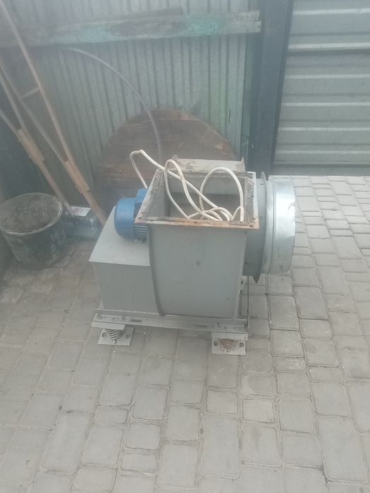 Вытяжки с двумя двигателями, асинхронных с улиткой,3фазные 750 и 370Вт