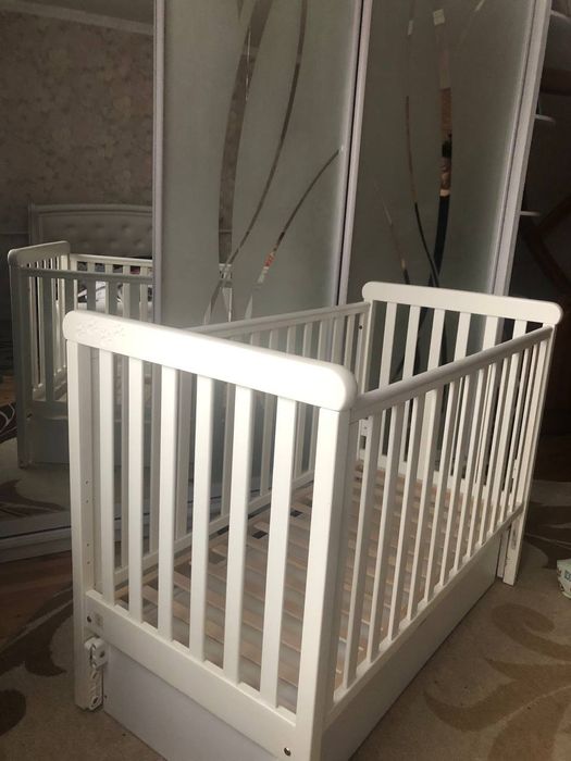 Дитяча кроватка-ліжечко