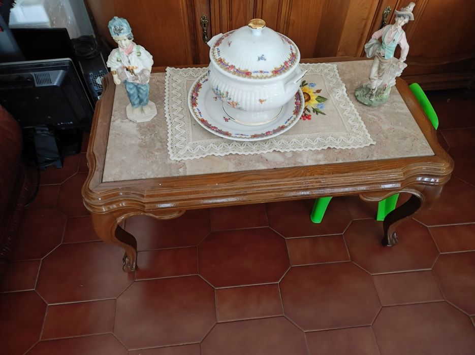 Mesa de centro madeira e pedra rosa
