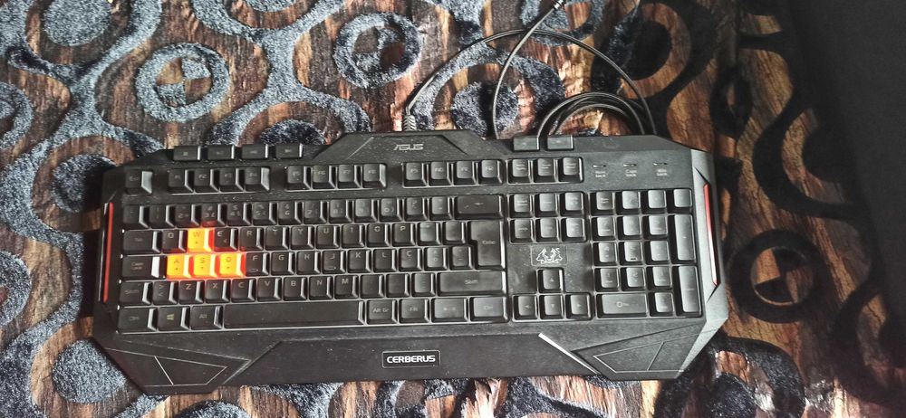 Teclado Asus Cerberus.
