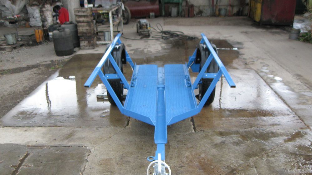 Причеп для перевозки мотоциклів, човнів.